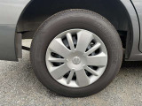 純正ホイールカバー付きです。タイヤサイズ 165/80R14