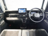 ◆インテリアパネル◆視界広々で非常に運転しやすくロングドライブでも疲れを感じさせないすっきりとまとまったインパネ周りです。