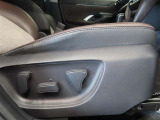 パワーシート搭載。微妙な調整が手軽にでき、ピッタリの最適なポジションで運転することが可能です。