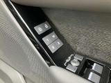 【メモリーシート】3か所のシート位置が記憶できます。これによりロングドライブ等でドライバーが変わっても瞬時に座席位置を変更する事が可能です。