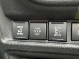 両側パワースライドドア付きだから、狭い駐車スペースなどでの 乗り降りラクラク!小さなお子さまのいるご家庭には嬉しい装備。