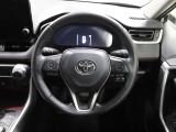 各操作スイッチなどもハンドルから手を放すことなく操作可能で安全運転に支援いたします!