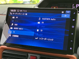 ラジオやテレビ、Bluetooth Audioなど、複数の音源が一覧で表示されます。使いたい項目を画面から選べるため、気分や利用シーンに合わせて楽しみ方を切り替えられます。