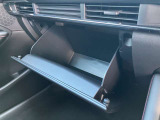 車検証なども収納できる大型のグローブボックスは、使い勝手もよく役立ちます!