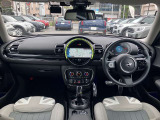 伝統的なクラシックMiniから受け継いだすっきりとしたデザインです。センターコントローラー&トグルスイッチから操作頂けます