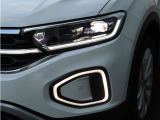 先進装備のLEDマトリックスヘッドライト付き!
