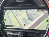 ●純正ナビ:一体感のあるナビは、高級感ある車内を演出してくれます。オーディオ機能も充実しておりますので、運転もより楽しめます♪