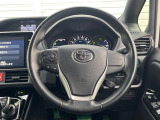 【純正革巻きステアリング】上質な革を使用することで、手にしっかり馴染みとても運転しやすいハンドルです♪