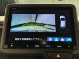 リバースギアに入れるだけで後方の表示へ切り替わります。夜間や雨の日の駐車も楽になりますよ。