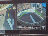 アラウンドビューモニター。上空から見下ろしているような映像で、スムースな駐車をサポートします。