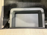 【助手席シートアンダーボックス】運転用の替え靴や、車内に常備したいこども用品、着替えた服などを収納できます★