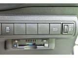 オートマチックハイビームとは、先行車や対向車のライトを認識し、ハイビームとロービームを自動で切り替える機能です。夜道の視界を確保します。詳細は販売店スタッフまでおたずねください。