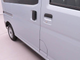 当社では全車、納車前にサービス工場で12ヶ月点検相当の整備を実施しております。そこで確認された不具合箇所は修理しておりますのでご安心下さい。また納車後お気になる点がございましたら気軽にご相談ください。