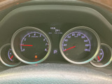 速度やエンジン回転数などの表示が見やすくまとまり、運転に必要な情報を確認しやすい配置です。中央の表示も含め、走行前の確認をスムーズに行えます。