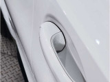 BMW認定中古車は100項目の箇所を徹底的にチェック致します。機械的な箇所や電気系、コンピューターなどを詳細に点検。交換基準に達した部品は整備した後にご納車致します。