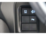 機能性溢れる運転席まわり。使いやすいスイッチ類の配置で運転中のストレスを軽減し楽しくドライブできますよ。