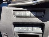 運転席シートメモリー機能を搭載。登録したポジションを呼び出せるため、ご家族での共用時にも便利な装備です。