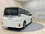 「中古車ハイブリッド保証」付き。ハイブリット機構を無償で保証します。保証期間は初度登録年月から10年目まで、または3年間の長い方。但し累計走行距離が20万km以内。