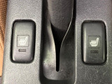 【シートヒーター】寒い日に重宝するシートヒーター!エアコンより早く温まってくれるので寒がりの人も安心ですね♪エアコンの温風は乾燥するから苦手、という方にもをおすすめです。