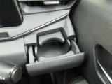 ドリンクホルダー★すぐ手が届く位置にドリンクホルダーを装備しています。運転中の水分補給もご安心です♪