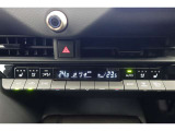★運転席と助手席でそれぞれお好みに合わせて温度設定が行えるフルオートエアコンです。外気温や室温、日射量を感知し、吹き出し温度、風量を緻密に制御します
