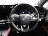 各操作スイッチなどもハンドルから手を放すことなく操作可能で安全運転に支援いたします!
