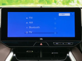 FM・AMラジオやBluetooth、テレビなど、選べる音源が画面に一覧で表示されます。使いたい項目を見つけやすく、普段の移動中も好みに合わせたオーディオを楽しめます。