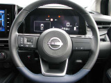 車両情報を鮮やかに表示する先進的な各メーター類。スポーティなデザインのステアリングが走りの期待を高めます。