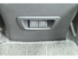 充電用USB端子付き。スマートフォンなどの充電に便利です。