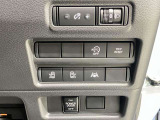 運転席から両側電動スライドドアの開閉ができます