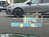 人気のヘッドアップディスプレイ!現在の車速、ナビゲーション・システムによるルート案内の矢印表示、チェック・コントロール、前車接近警告など、さまざまな情報をドライバーの視界内に直接表示いたします!