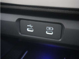 ◆USB入力端子◆USB接続、スマートフォンの充電等にも便利なUSBチャージャー使いやすい場所に装備されています。