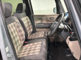 シートは厚めのクッションですのでゆったり座れますよ。