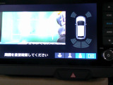 バックカメラの画像です。ガイドラインがスムースな車庫入れをサポートいたします。車庫入れの安心感がアップしますね。