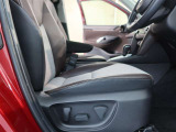 パワーシート搭載。微妙な調整が手軽にでき、ピッタリなポジションで運転することが可能です。