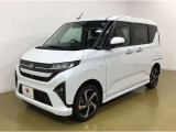 【人気のホワイトパールカラー】太陽の光がが反射してキラキラしたボディーが美しさを際立てます