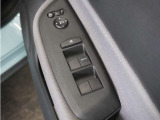 ◆パワーウィンドウスイッチ◆運転席から全席の窓の開閉操作を行うことが出来いつでも換気ができます!