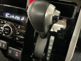 オートマチックシフトレバーは、手になじみ操作しやすい形状で安全運転にもつながります♪