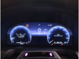 とっても見やすいメーターです。夜間時はラグジュアリーな気分にさせてくれる照明が魅力ですので、夜のドライブも楽しみになりますよ♪
