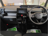 見易い計器類と運転し易いドライビングポジションは、視角も少なく前方&左右の見切りが良く運転し易いクルマです