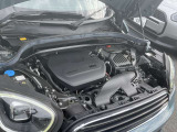 MINIの心臓部であるエンジンは、納車前に専任メカニックが丁寧に点検・整備を実施。細部までしっかり確認し、ベストなコンディションでお届けしますので、安心して快適なドライブをお楽しみいただけます。