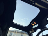 運転席操作部の写真です!席から操作しやすい位置に配置されており、快適な運転の強い味方となってくれます。ぜひ来場して、実際に触ってみてください♪