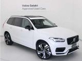 Volvo Cars appで車にリモートアクセスして、空調機能の操作や車の施錠・開錠、ソフトウェア更新などが可能です。エアコンやシートヒーターを操作して、出発前に車内を快適な温度に整えられます。