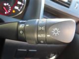 AUTOの位置にセットしておくと、暗くなったら自動でライトの点灯をサポートしてくれます!高速道路でのトンネル通過時など便利です!
