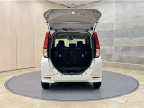 ステアリングスイッチ搭載!手を離さずに手元のスイッチで操作が可能。運転中、視線をそらさなくても操作ができて安全です!