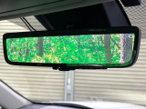 【デジタルインナーミラー】後席の大きな荷物や同乗者で後方が確認しづらい時でも安心!カメラが撮影した車両後方の映像をルームミラー内に表示。クリアな視界で状況の確認が可能です!
