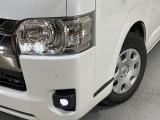【LEDヘッドライト】悪天候や夜間走行時も良好な視界を確保し安心して運転できる高輝度LEDヘッドライトを装備!点灯速度が早く、消費電力も抑えられています。