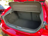 日常の使用に十分な広さの荷室です♪簡単な操作でシートアレンジもできます♪