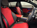 メルセデス・ベンツの定める厳しい基準をクリアしたお車のみをご案内させて頂きます。納車前整備はメーカー規定に基づき100項目以上にも及ぶ点検を熟練のメカニックによって行いご納車させて頂きます。