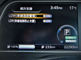 インテリジェントキ-(イモビライザ-機能内蔵)のシステム始動&停止用プッシュボタンです。 キ-を持って乗り込んで、ブレ-キペダルを踏んでポチっとな、これだけでイイんです♪